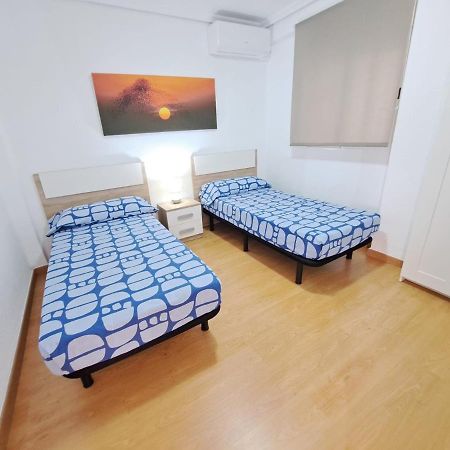 Centrico Apartamento En Valencia Proximo Parada De Metro Angel Guimera Luaran gambar