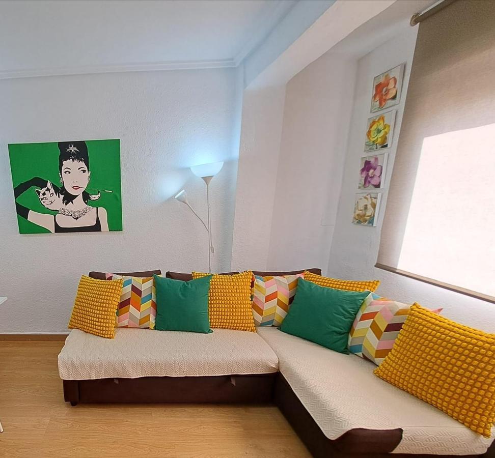Centrico Apartamento En Valencia Proximo Parada De Metro Angel Guimera Luaran gambar