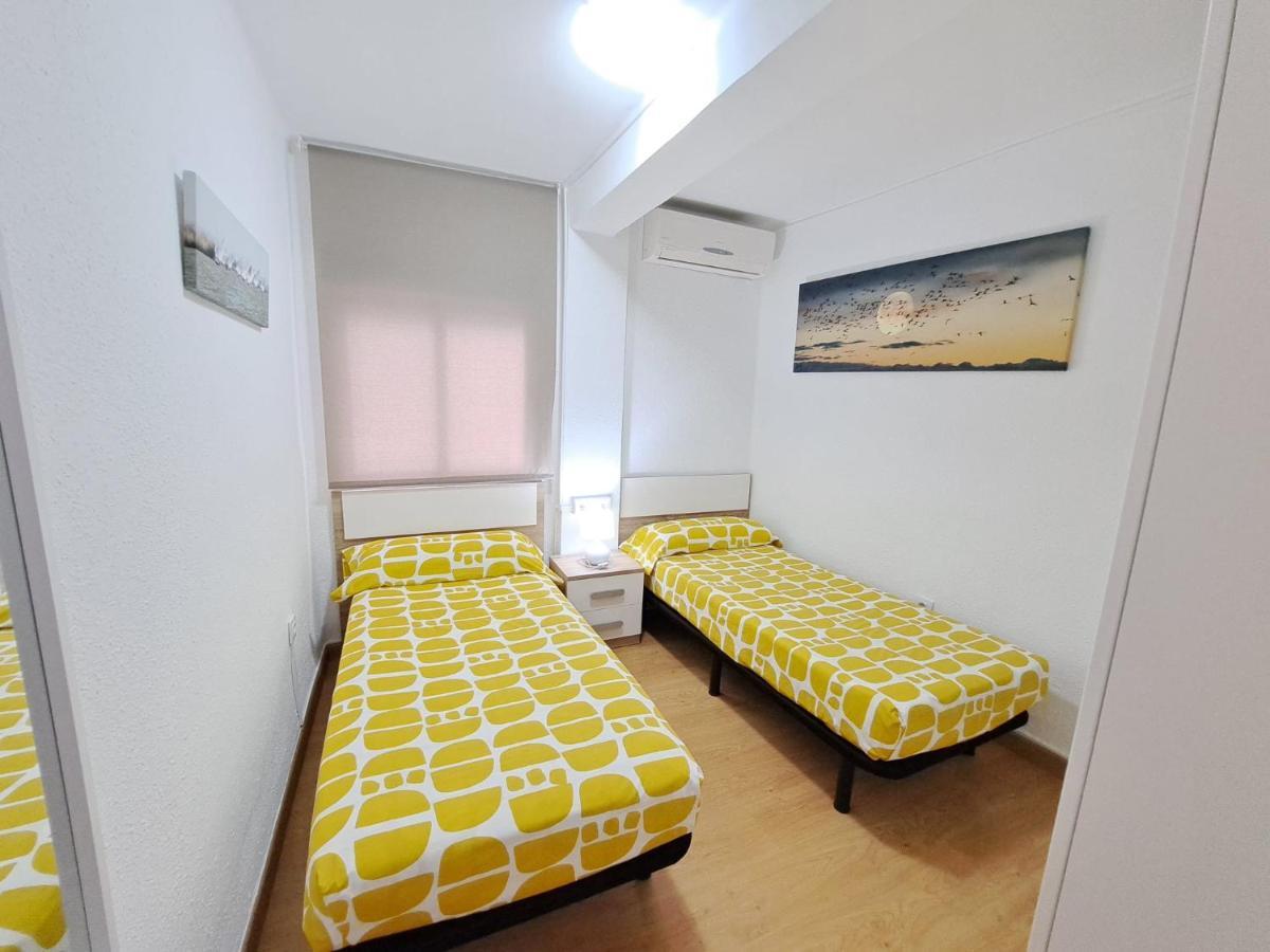 Centrico Apartamento En Valencia Proximo Parada De Metro Angel Guimera Luaran gambar