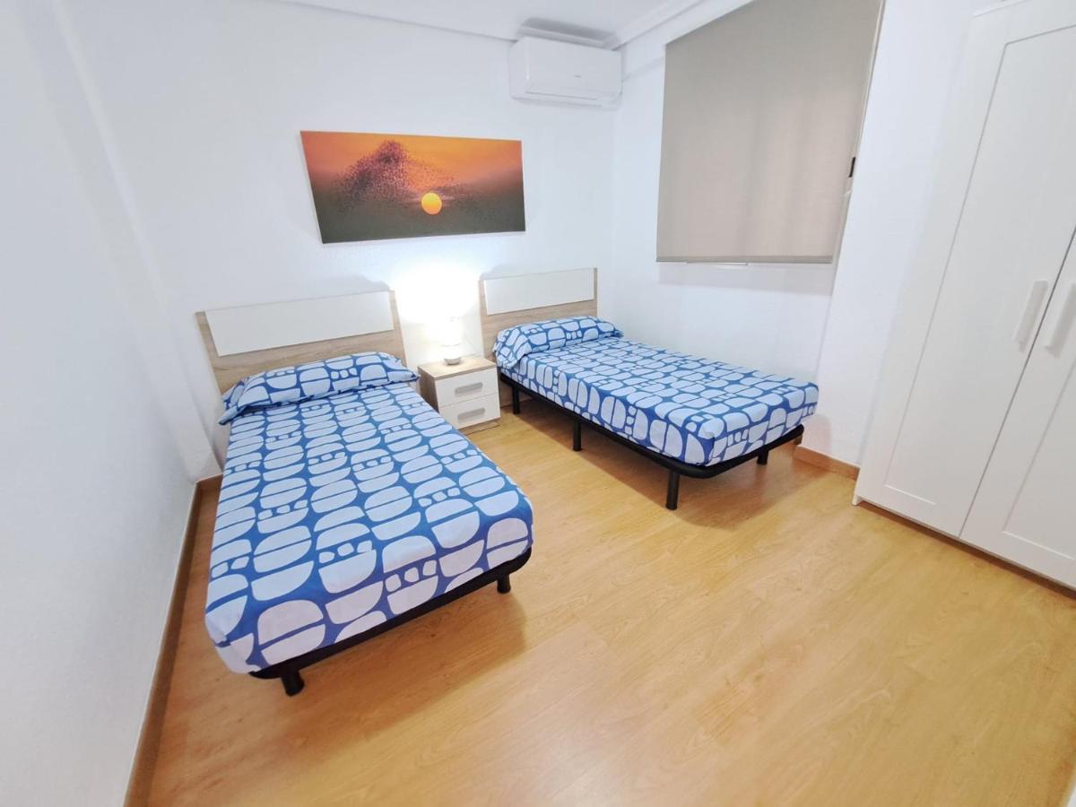 Centrico Apartamento En Valencia Proximo Parada De Metro Angel Guimera Luaran gambar