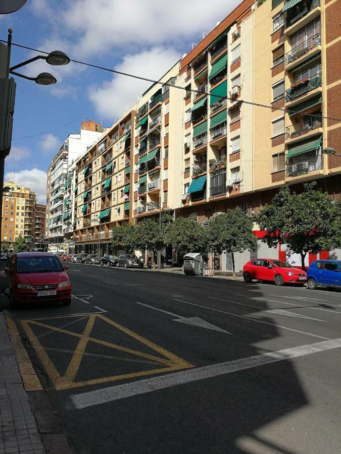 Centrico Apartamento En Valencia Proximo Parada De Metro Angel Guimera Luaran gambar